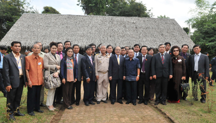 ປະທານສະພາແຫ່ງຊາດຫງວຽນຊິງຮຸ່ງ ຢ້ຽມຢາມ ອຸດອນທານີ, ປະເທດໄທ